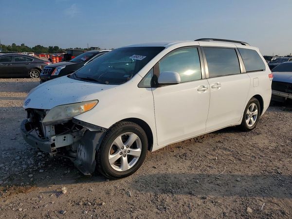 2012 TOYOTA SIENNA — DSFA — Front 3/4
