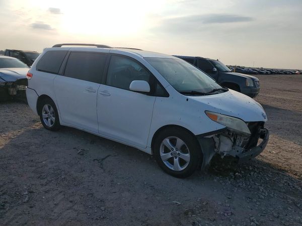 2012 TOYOTA SIENNA — Passenger 3/4
