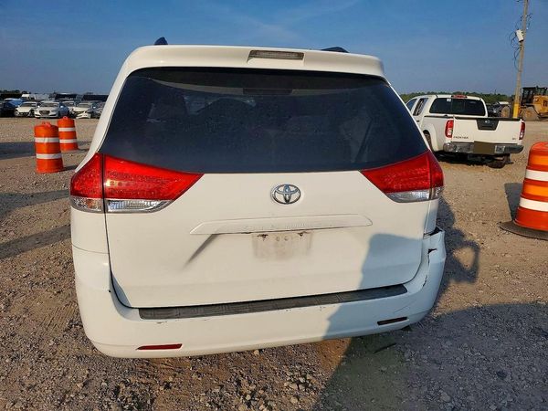 2012 TOYOTA SIENNA — DIRR