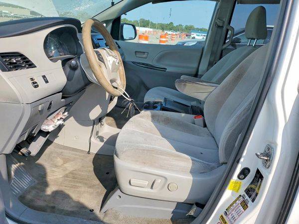 2012 TOYOTA SIENNA — DENT