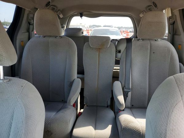 2012 TOYOTA SIENNA — SUVN