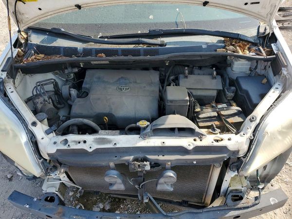 2012 TOYOTA SIENNA — Engine bay