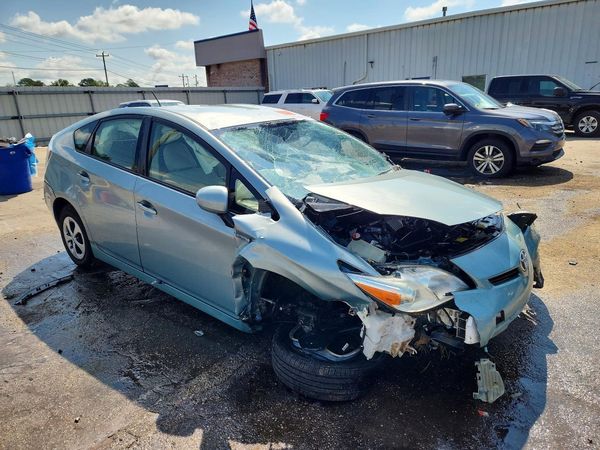 2014 TOYOTA PRIUS — Passenger 3/4