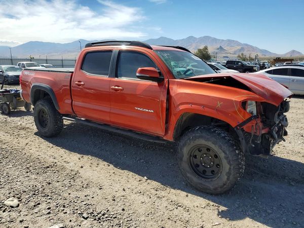 2017 TOYOTA TACOMA — Passenger 3/4