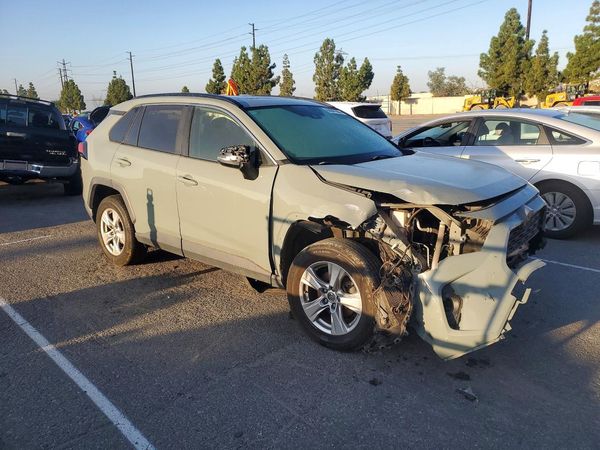 2019 TOYOTA RAV4 — Passenger 3/4