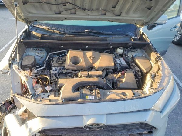 2019 TOYOTA RAV4 — Engine bay