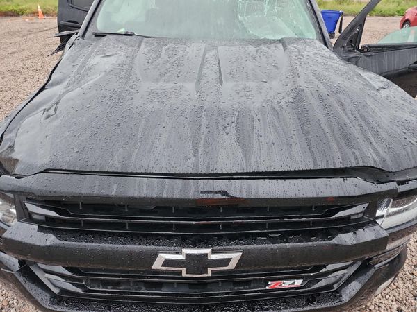 2017 CHEVROLET SILVERADO LT — Engine bay