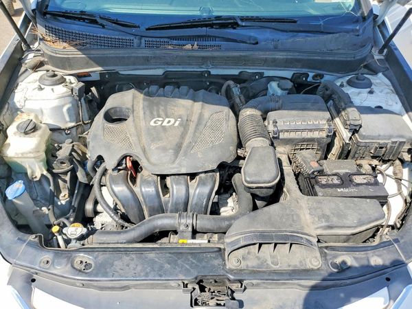 2014 HYUNDAI SONATA GLS/ GLS Popular — Engine bay