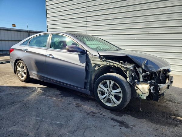 2012 HYUNDAI SONATA Middle level — Passenger 3/4