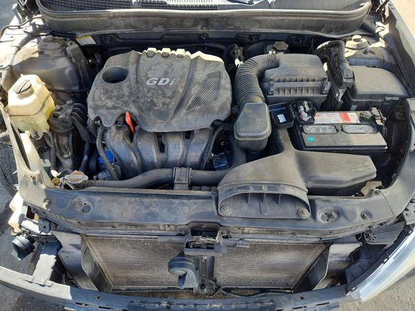 2012 HYUNDAI SONATA Middle level — Engine bay
