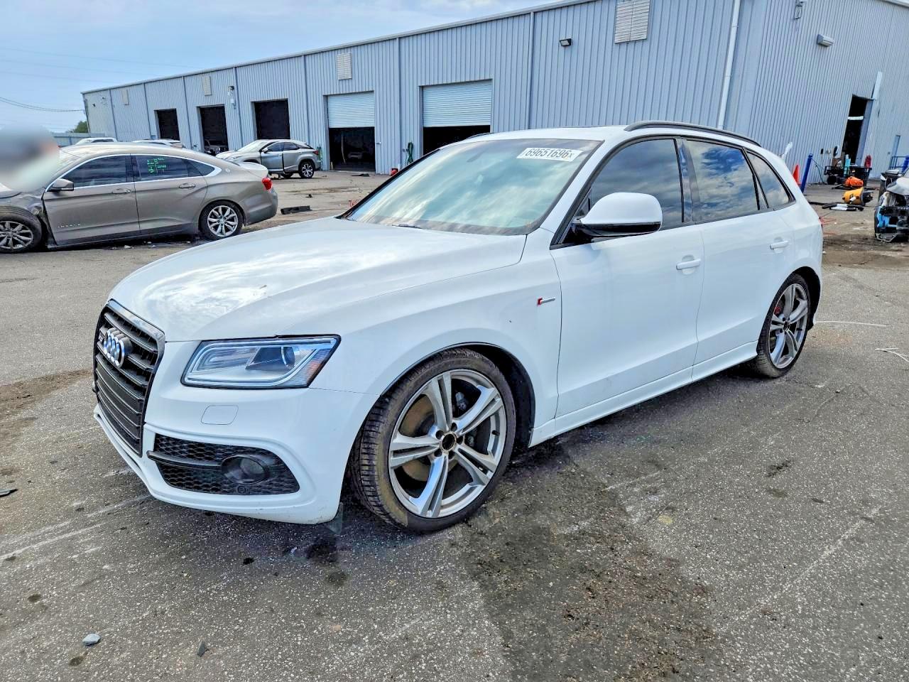 2016 AUDI SQ5 quattro Premium Plus — Front 3/4