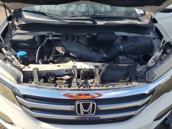 2016 HONDA PILOT EXL — Engine bay