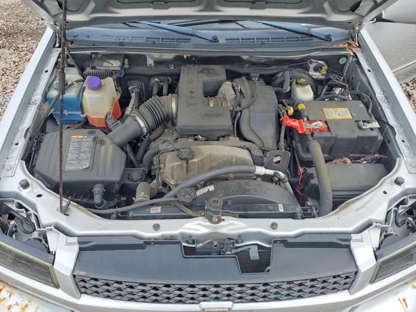 2012 CHEVROLET COLORADO 1LT — Engine bay