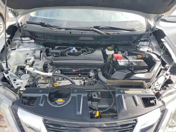 2020 NISSAN ROGUE — Engine bay