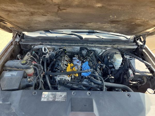 2016 CHEVROLET SUBURBAN LTZ — Engine bay