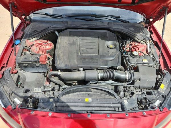 2020 JAGUAR XF — Engine bay