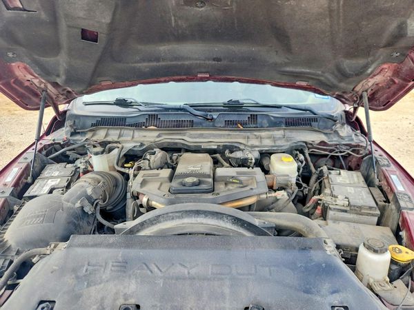 2018 RAM 2500 Laramie — Engine bay
