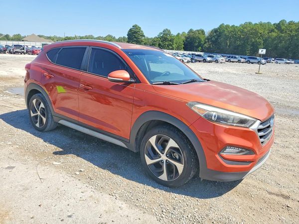 2017 HYUNDAI TUCSON — Passenger 3/4