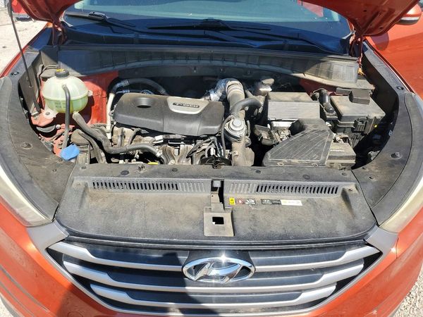 2017 HYUNDAI TUCSON — Engine bay