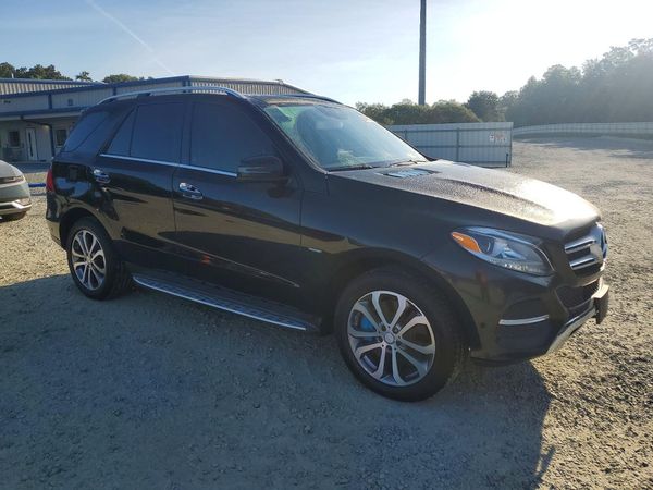 2017 MERCEDES-BENZ GLE — Passenger 3/4