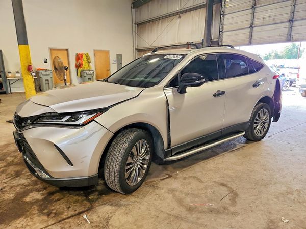 2024 TOYOTA VENZA — Front 3/4