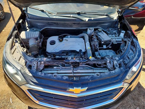 2020 CHEVROLET EQUINOX LT (1LT) — Engine bay
