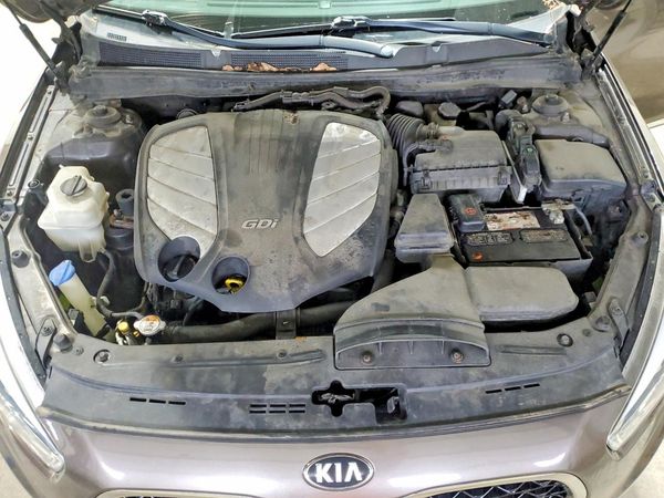 2014 KIA CADENZA EX — Engine bay