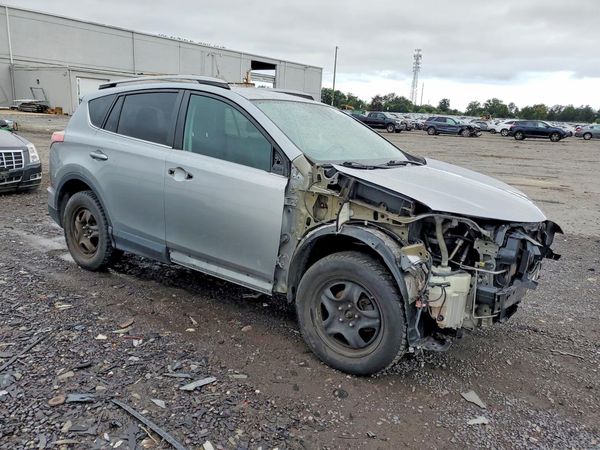 2017 TOYOTA RAV4 LE — Passenger 3/4