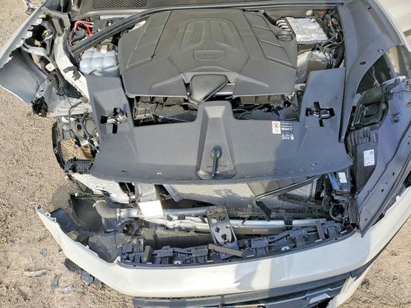2026 PORSCHE CAYENNE — Engine bay