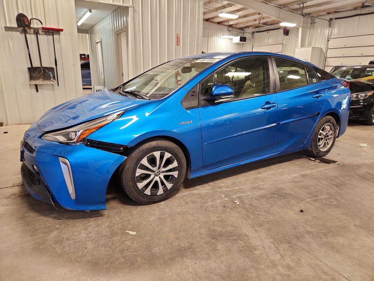 2022 TOYOTA PRIUS — Front 3/4