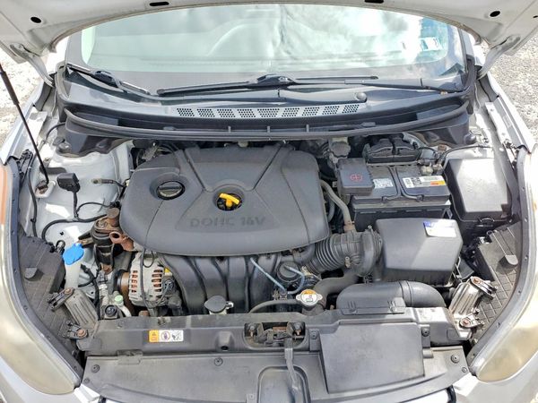 2013 HYUNDAI ELANTRA — Engine bay