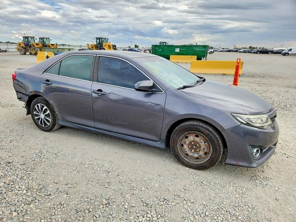 2014 TOYOTA CAMRY — Passenger 3/4