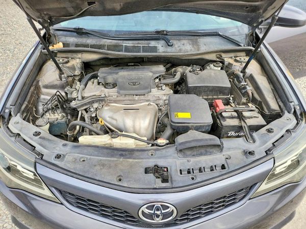 2014 TOYOTA CAMRY — Engine bay