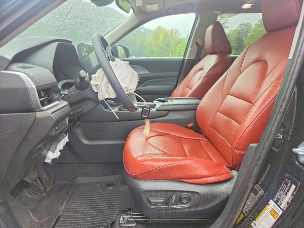 2025 TOYOTA GRAND HIGHLANDER — DENT