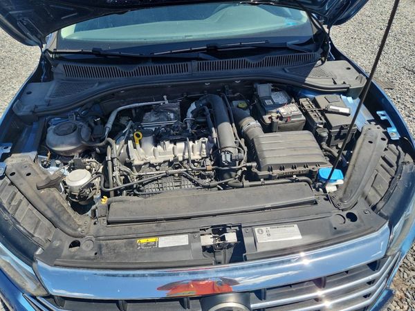 2019 VOLKSWAGEN JETTA — Engine bay