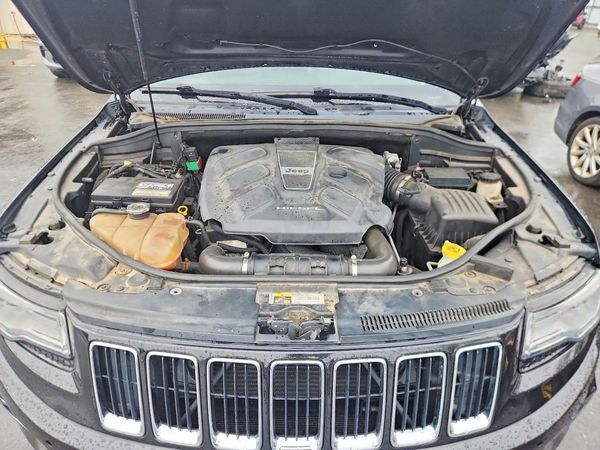 2014 JEEP CHEROKEE Limited — Engine bay