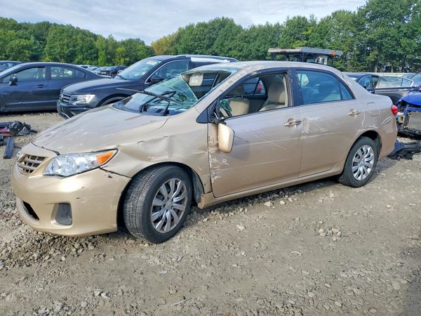 2013 TOYOTA COROLLA — Front 3/4