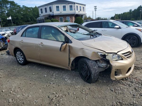 2013 TOYOTA COROLLA — Passenger 3/4