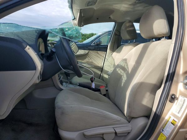 2013 TOYOTA COROLLA — DENT