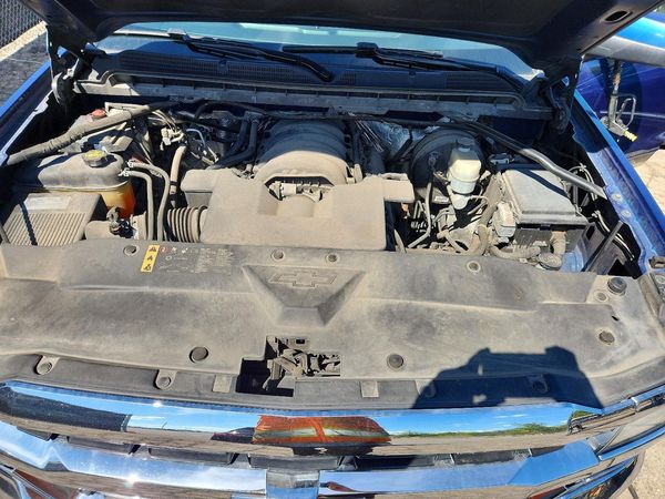 2018 CHEVROLET SILVERADO LT — Engine bay