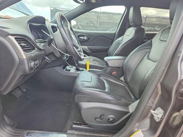 2019 JEEP CHEROKEE Limited — DENT