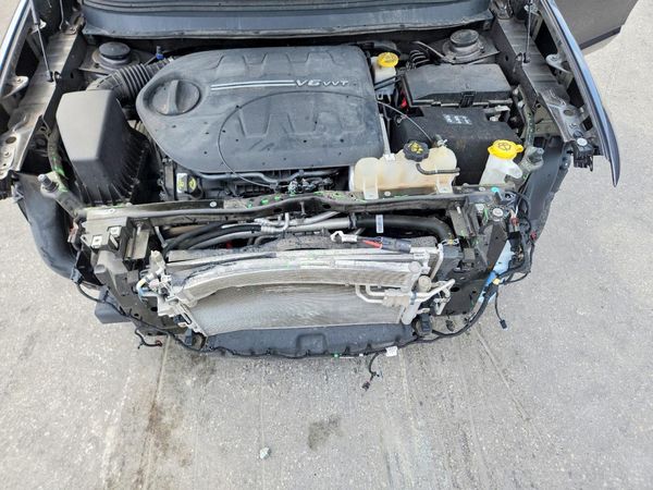 2019 JEEP CHEROKEE Limited — Engine bay