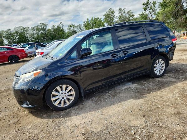 2013 TOYOTA SIENNA — DSFA — Front 3/4