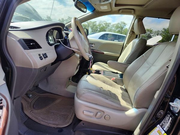 2013 TOYOTA SIENNA — DENT