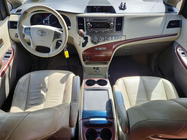 2013 TOYOTA SIENNA — CKPT