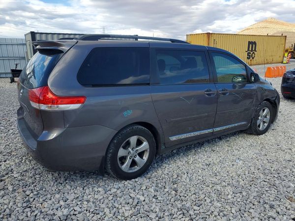 2013 TOYOTA SIENNA — PSRA