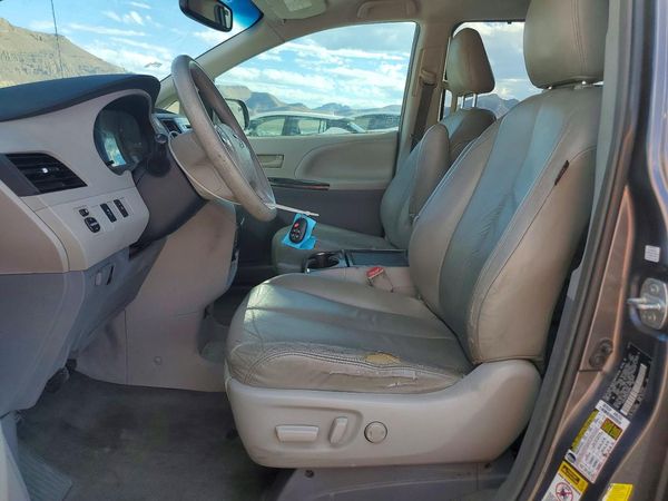 2013 TOYOTA SIENNA — DENT