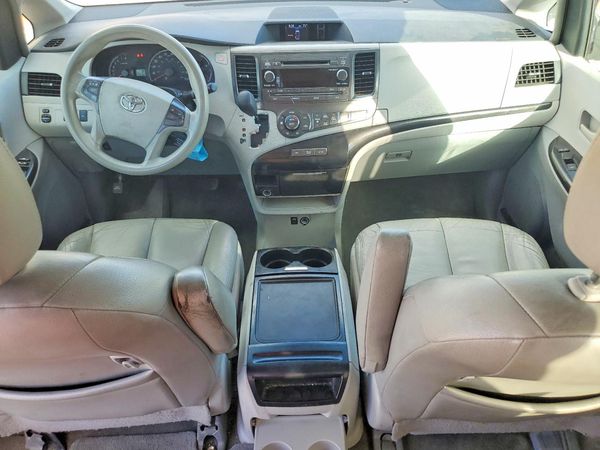 2013 TOYOTA SIENNA — CKPT