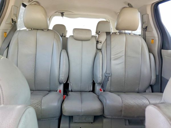 2013 TOYOTA SIENNA — SUVN