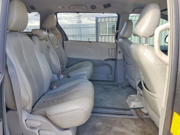 2013 TOYOTA SIENNA — PSRS
